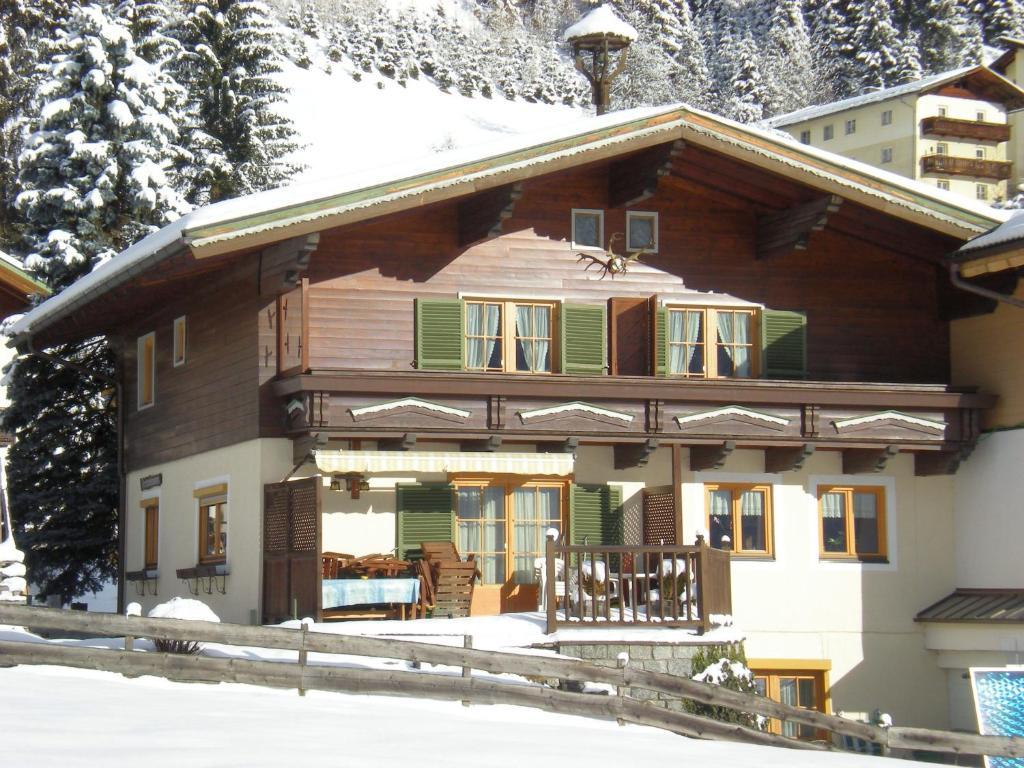Haus Schwaighofer Apartment นอยเคียร์เชน อัม โกรสเวเนดิเกอร์ ภายนอก รูปภาพ